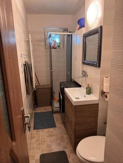 Apartament cu 2 camere semidecomandat în Craiovița Nouă