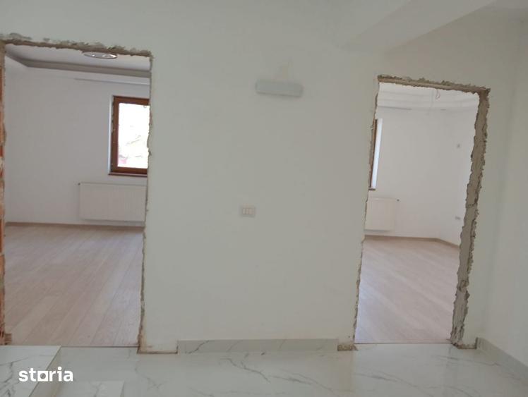 Casă cu 8 camere cu Teren 250 Mp în Fundeni