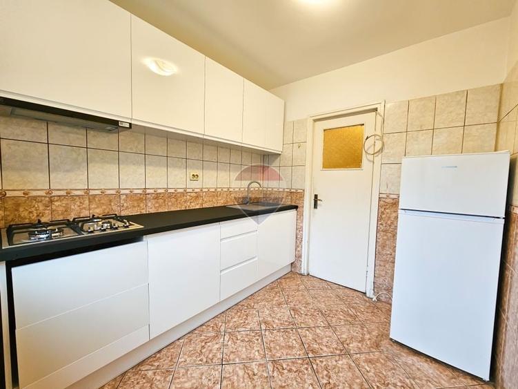 Apartament cu 3 camere semidecomandat, mobilat în Giulești