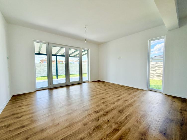 Duplex cu 4 camere cu Canalizare în Moșnița Nouă