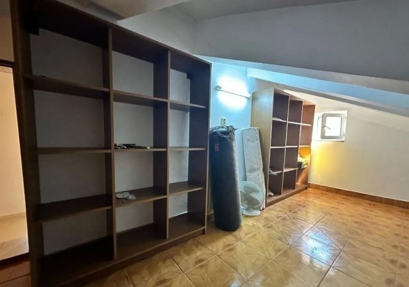 Apartament cu 3 camere decomandat în Nicolina