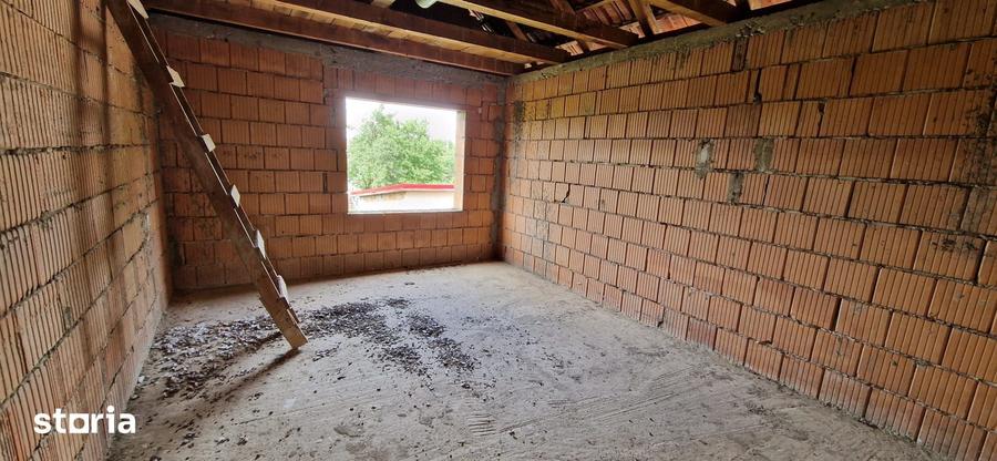 Casă cu 5 camere cu Teren 600 Mp în Sânnicolau Mic