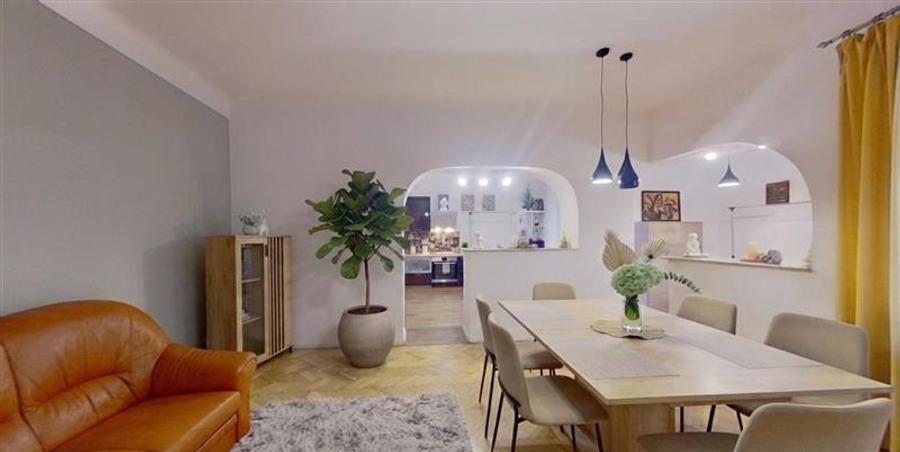 Apartament cu 3 camere decomandat în Centrul Istoric