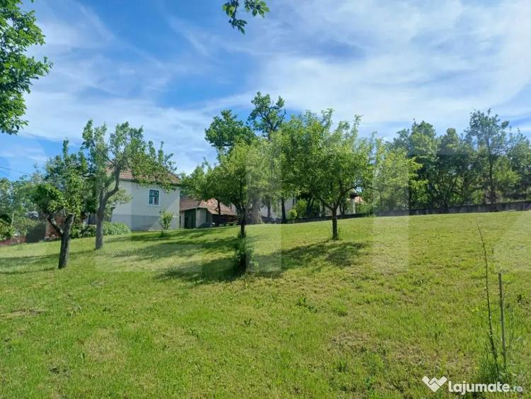 Casa de vanzare cu teren de 1300mp - 1