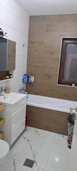 Apartament cu 4 camere decomandat în Sânpetru