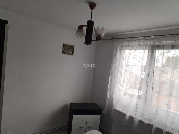 Apartament cu 3 camere semidecomandat în Fortuna
