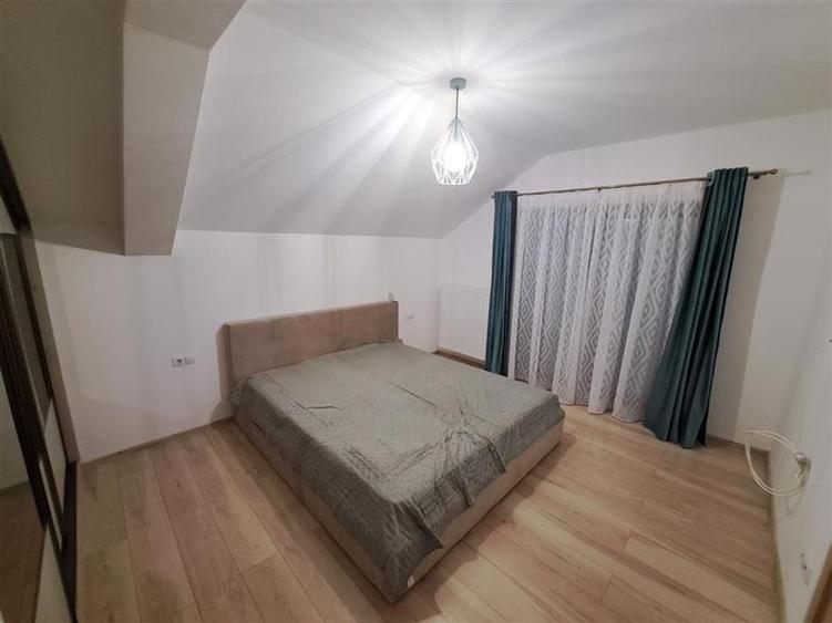 Casă individuală cu 5 camere cu Canalizare în Câmpului