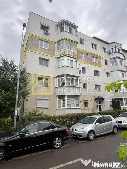 Apartament cu 3 camere semidecomandat în Central