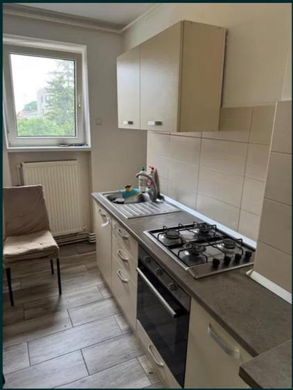 Apartament cu 2 camere semidecomandat, mobilat în Blumăna