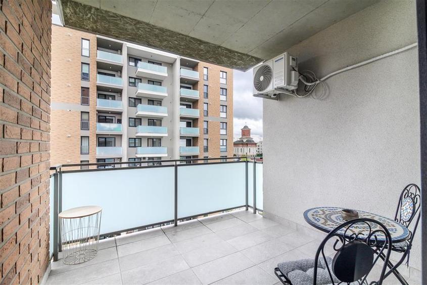 Apartament cu 3 camere semidecomandat, mobilat în Bună Ziua