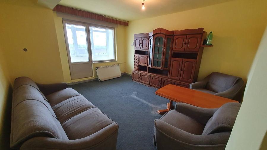 Apartament cu 3 camere decomandat în Nufărul