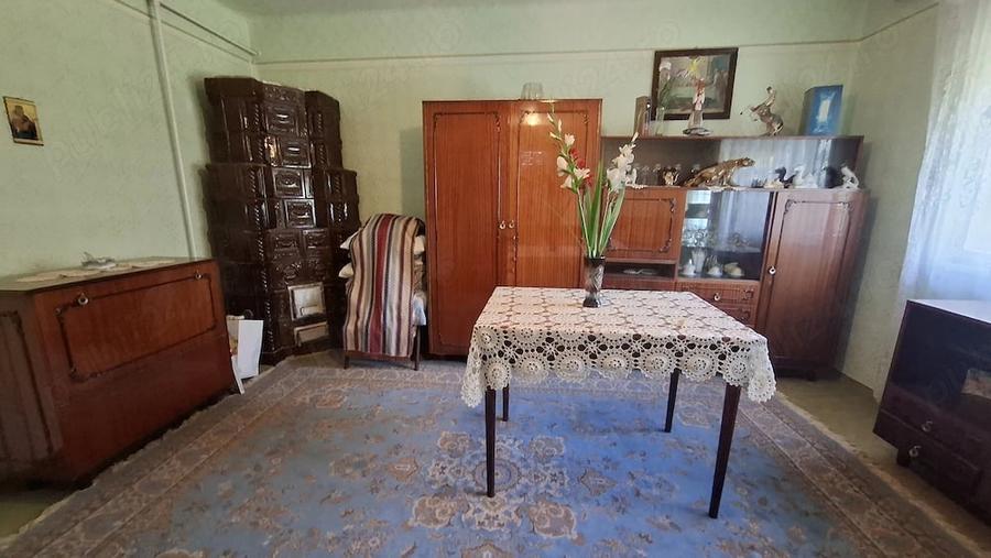 Casă cu 2 camere cu Teren 2236 Mp în Central
