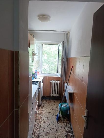 Apartament cu 3 camere nedecomandat în Mircea cel Bătrân