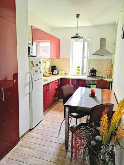 Apartament cu 2 camere decomandat în Vest