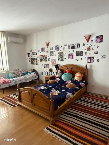 Casă cu 6 camere cu Teren 52000 Mp în Supur