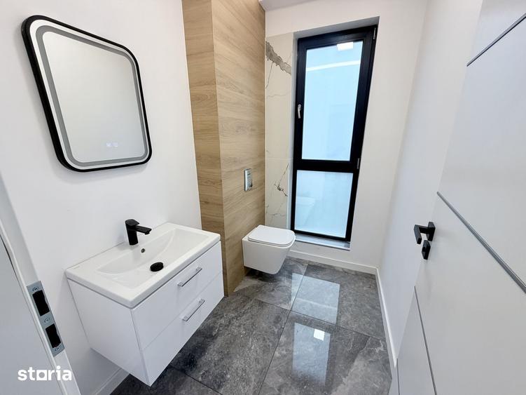 Casă cu 5 camere cu Teren 242 Mp în Glina