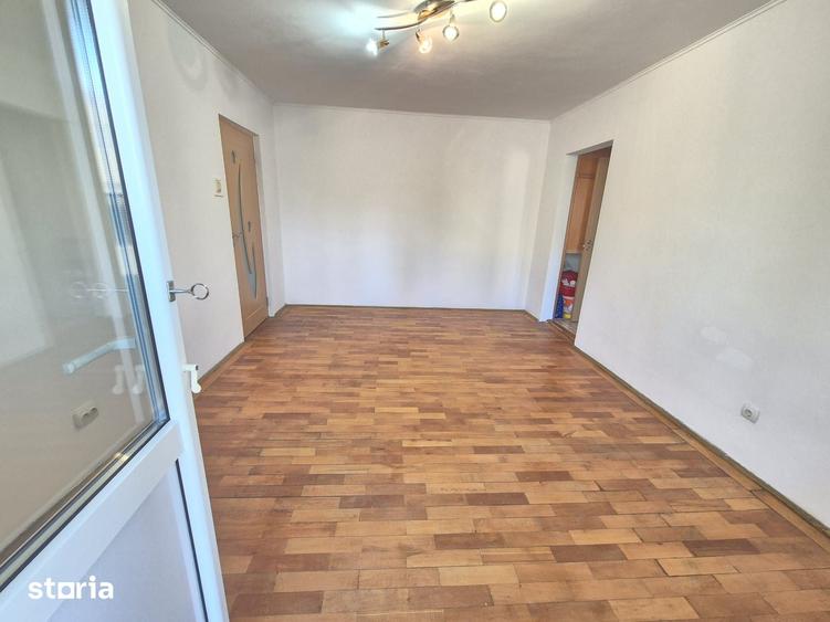 Apartament cu 2 camere semidecomandat în Hărmanului