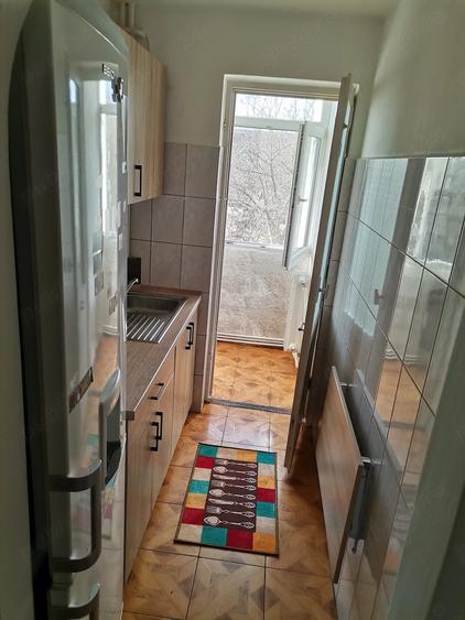 Apartament cu 2 camere semidecomandat în Podu Roș