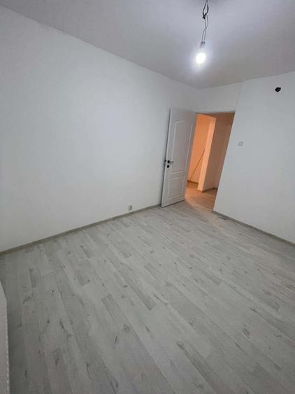 Apartament cu 3 camere decomandat în Tomești