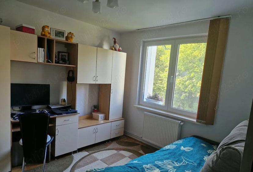 Apartament cu 3 camere semidecomandat în Central