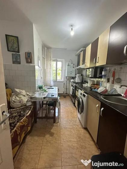 Apartament cu 3 camere decomandat în Calarași 4