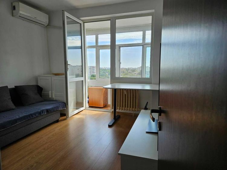 Apartament cu 3 camere decomandat în Giurgiului