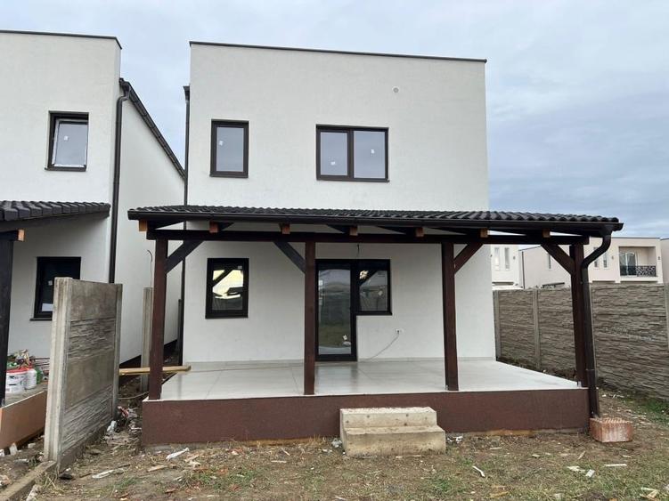 Duplex cu 3 camere cu Canalizare în Bucovăț (Dumbrava)