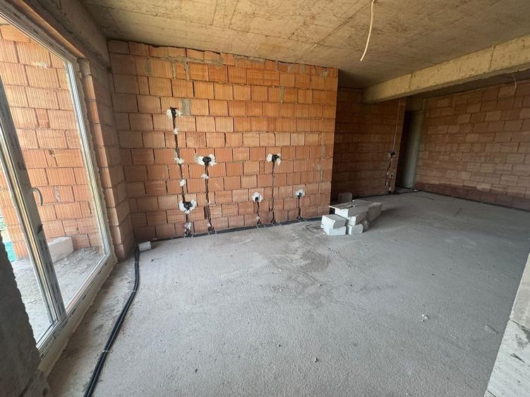 Apartament cu 3 camere semidecomandat în Șelimbăr