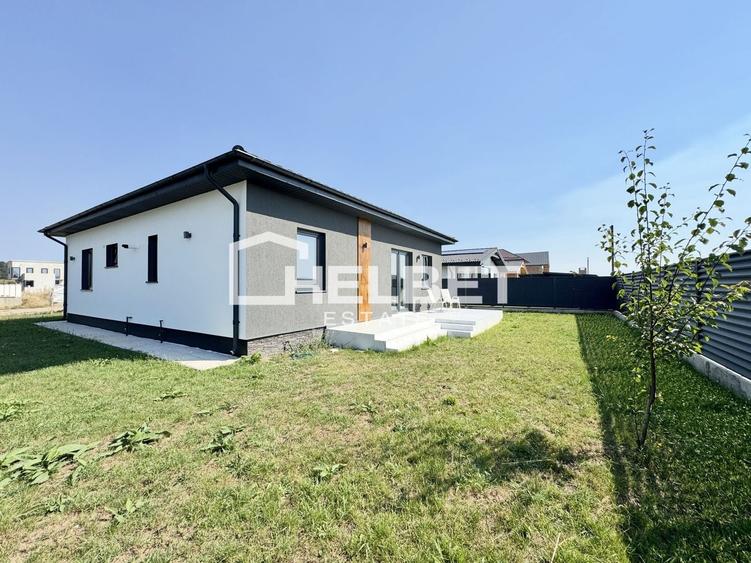 Casă individuală cu 4 camere cu Canalizare în Sânpetru