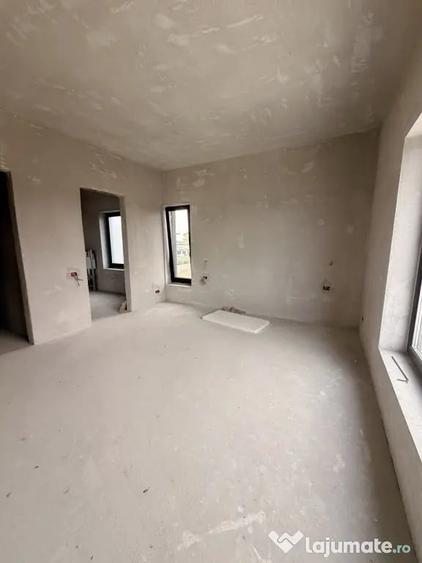 Casă cu 4 camere cu Teren 300 Mp în Dumbrăvița