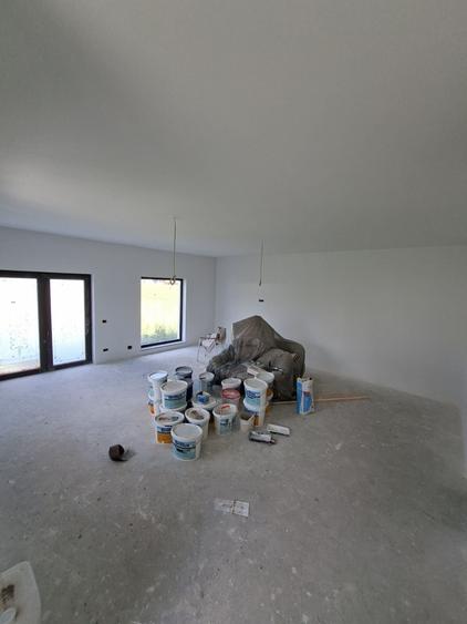Casă cu 4 camere decomandat în Central