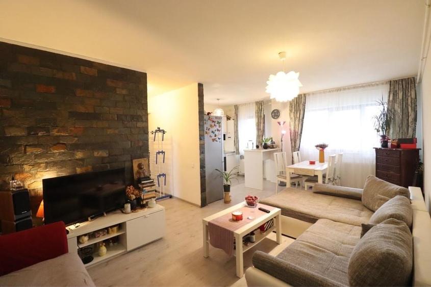 Apartament cu 3 camere decomandat în Florești