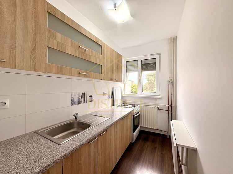 Apartament cu 2 camere semidecomandat, mobilat în Dacia