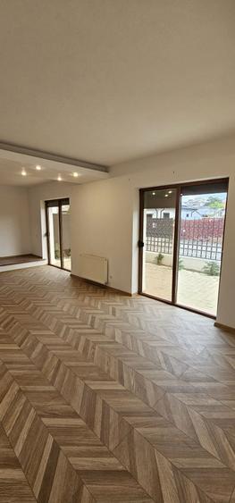 Casă cu 4 camere în Crâng