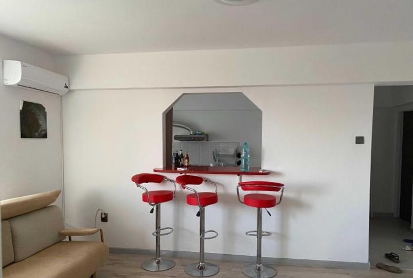 Apartament cu 2 camere semidecomandat, mobilat în P-ța Ovidiu