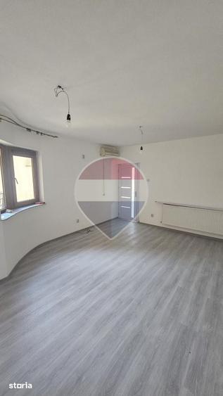 Apartament cu 3 camere în Craiovița Nouă