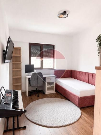 Apartament cu 4 camere decomandat în Periferie
