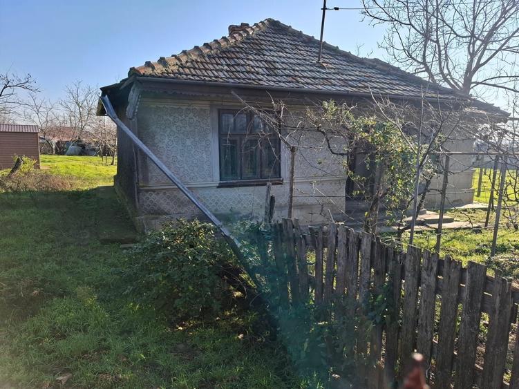 Casă cu 2 camere în Ion Roată