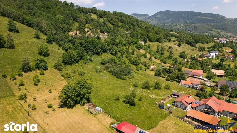 Teren de 2327 mp, în Moieciu