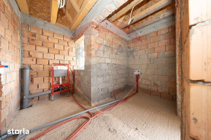 Casă cu 5 camere cu Teren 500 Mp în Central