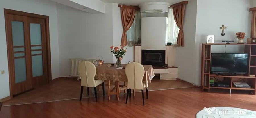 Casă cu 5 camere cu Teren 500 Mp în Roșu