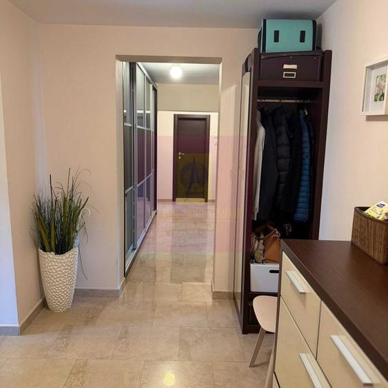 Apartament cu 4 camere decomandat în Decebal