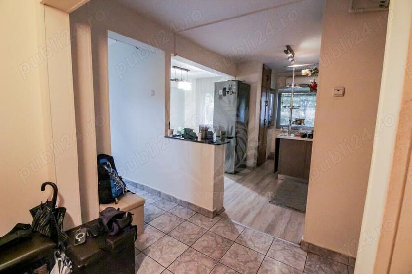 Apartament cu 4 camere decomandat, mobilat în 9 Mai