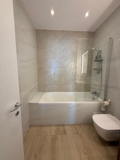 Apartament cu 3 camere decomandat, mobilat în Sisești