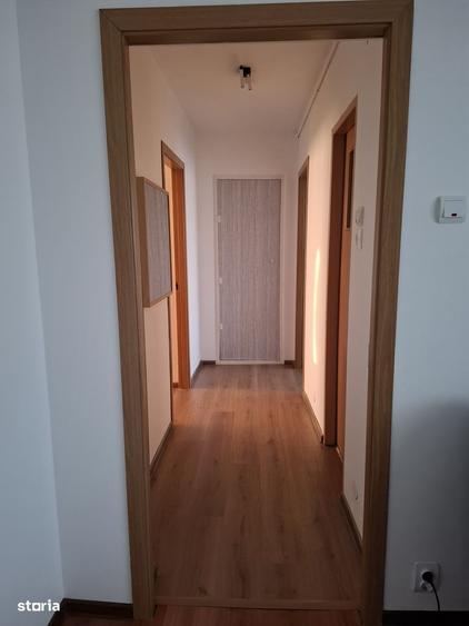 Apartament cu 3 camere semidecomandat, mobilat în Uverturii