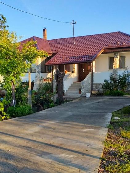 Casă individuală cu 3 camere cu Canalizare în Greceanca