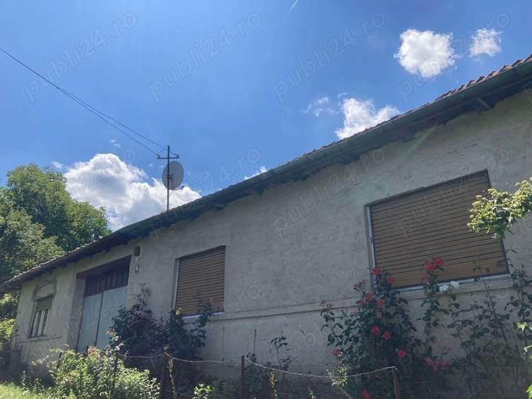 Casă cu 4 camere în Dumbrăvița