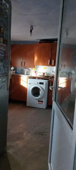 Casă cu 3 camere în Radomirești