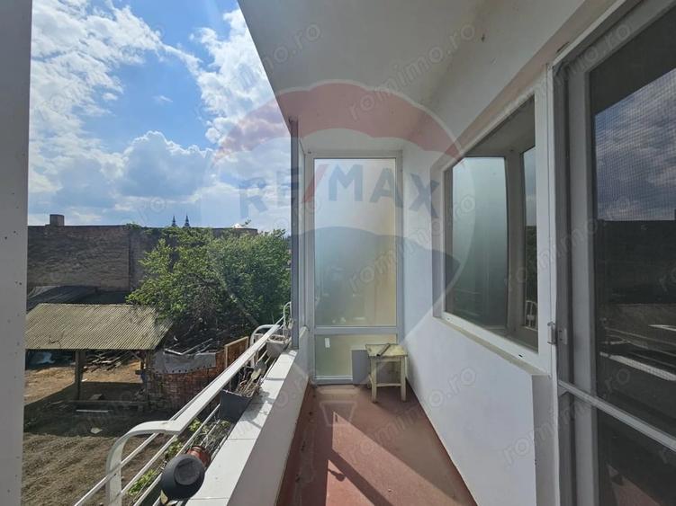 Apartament cu 3 camere semidecomandat în Central