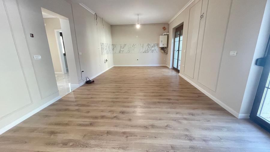 Duplex cu 6 camere cu Canalizare în Mehala